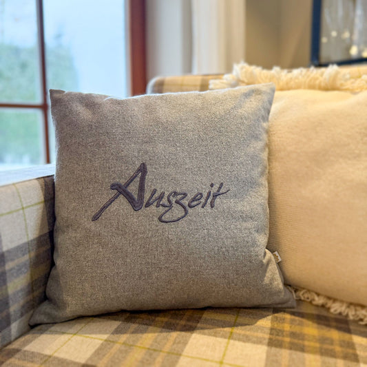 "Auszeit" Designkissen Anthrazit - Ellmauer Zirbenwelt