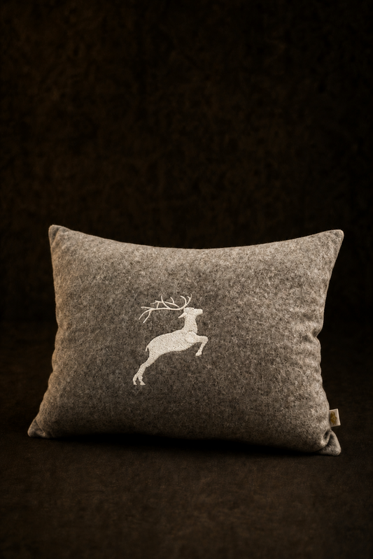 "Hirsch" Design-Zirbenkissen Taupe
