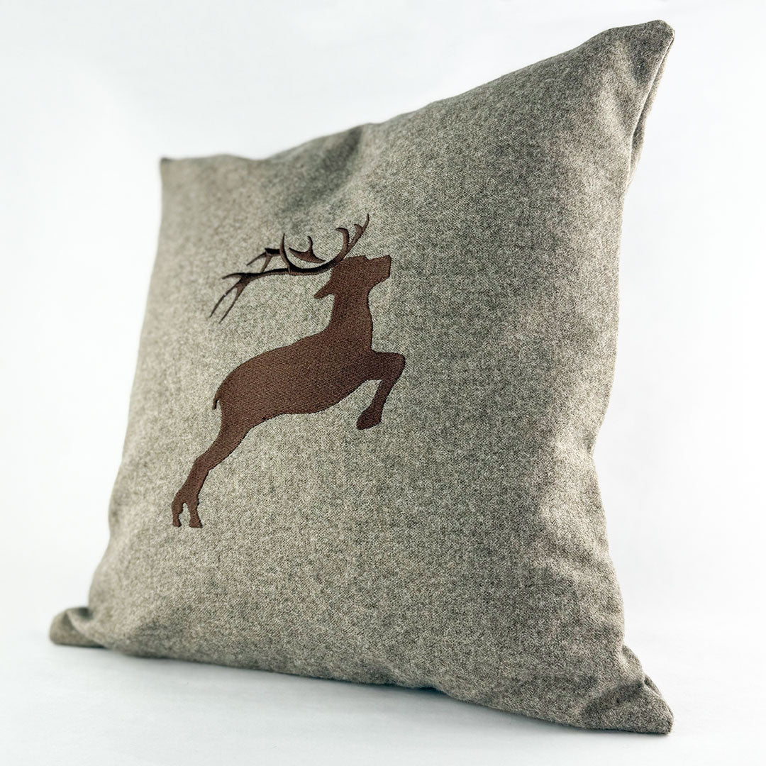 "Hirsch" Designkissen Kastanie - Ellmauer Zirbenwelt