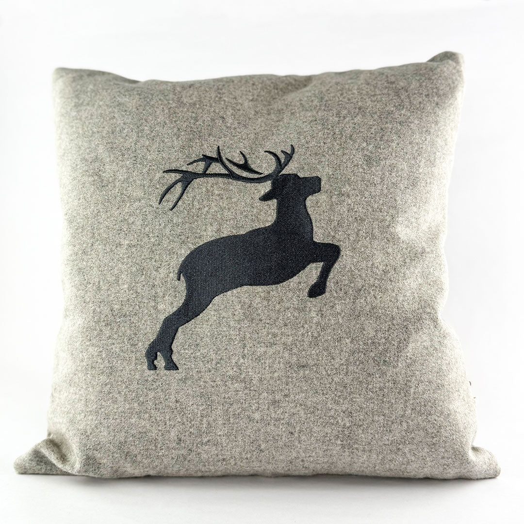 "Hirsch" Designkissen Anthrazit - Ellmauer Zirbenwelt