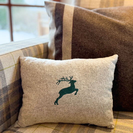 "Hirsch" Design-Zirbenkissen Silbergrau - Ellmauer Zirbenwelt