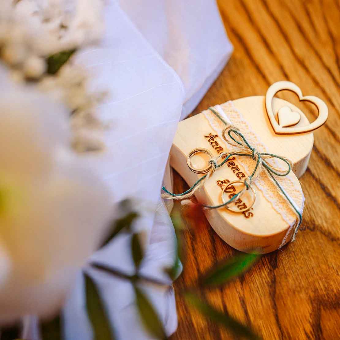 Personalisiertes Zirbenherz für Hochzeit
