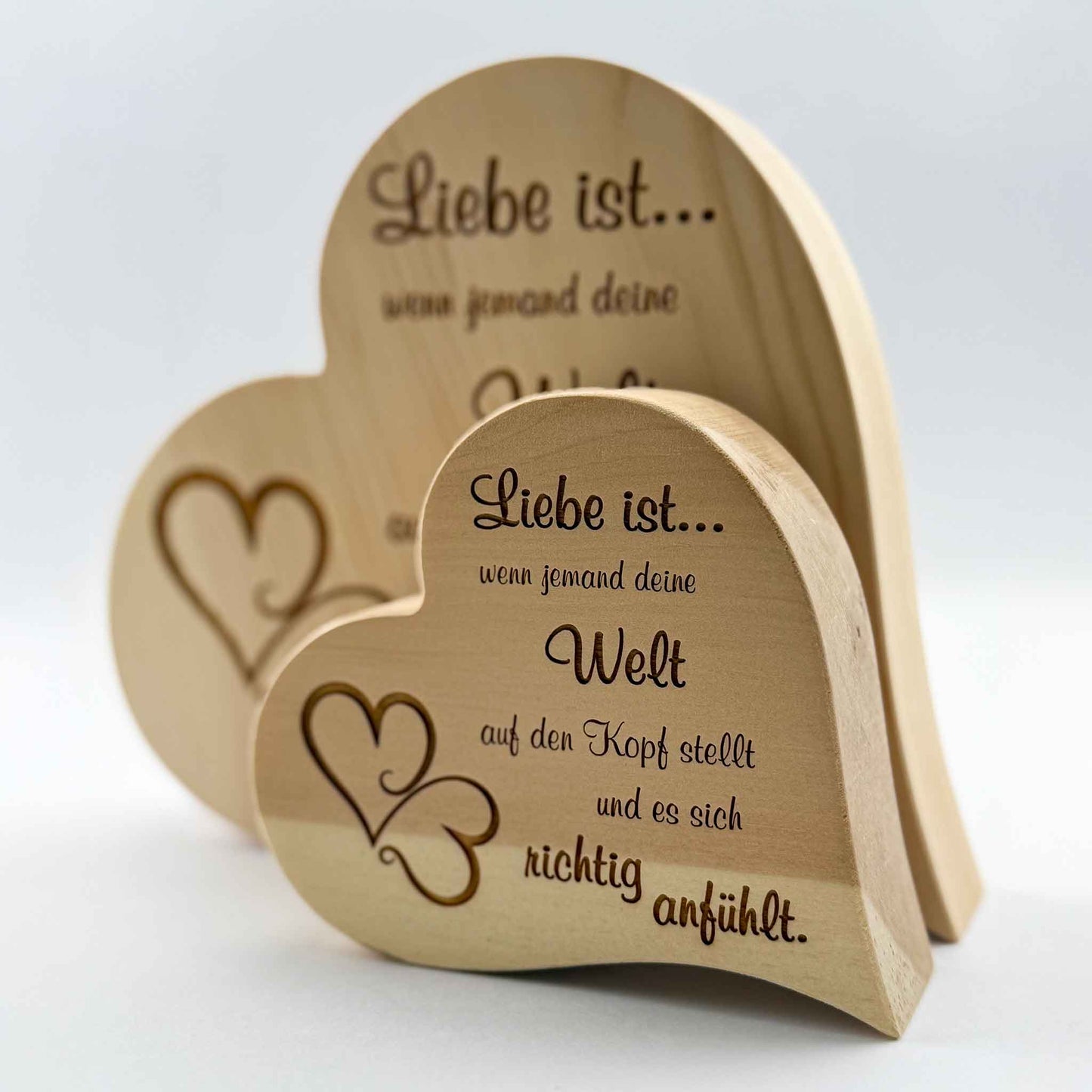 Zirbenherz mit Gravur "Liebe ist wenn jemand deine Welt ..." - Ellmauer Zirbenwelt
