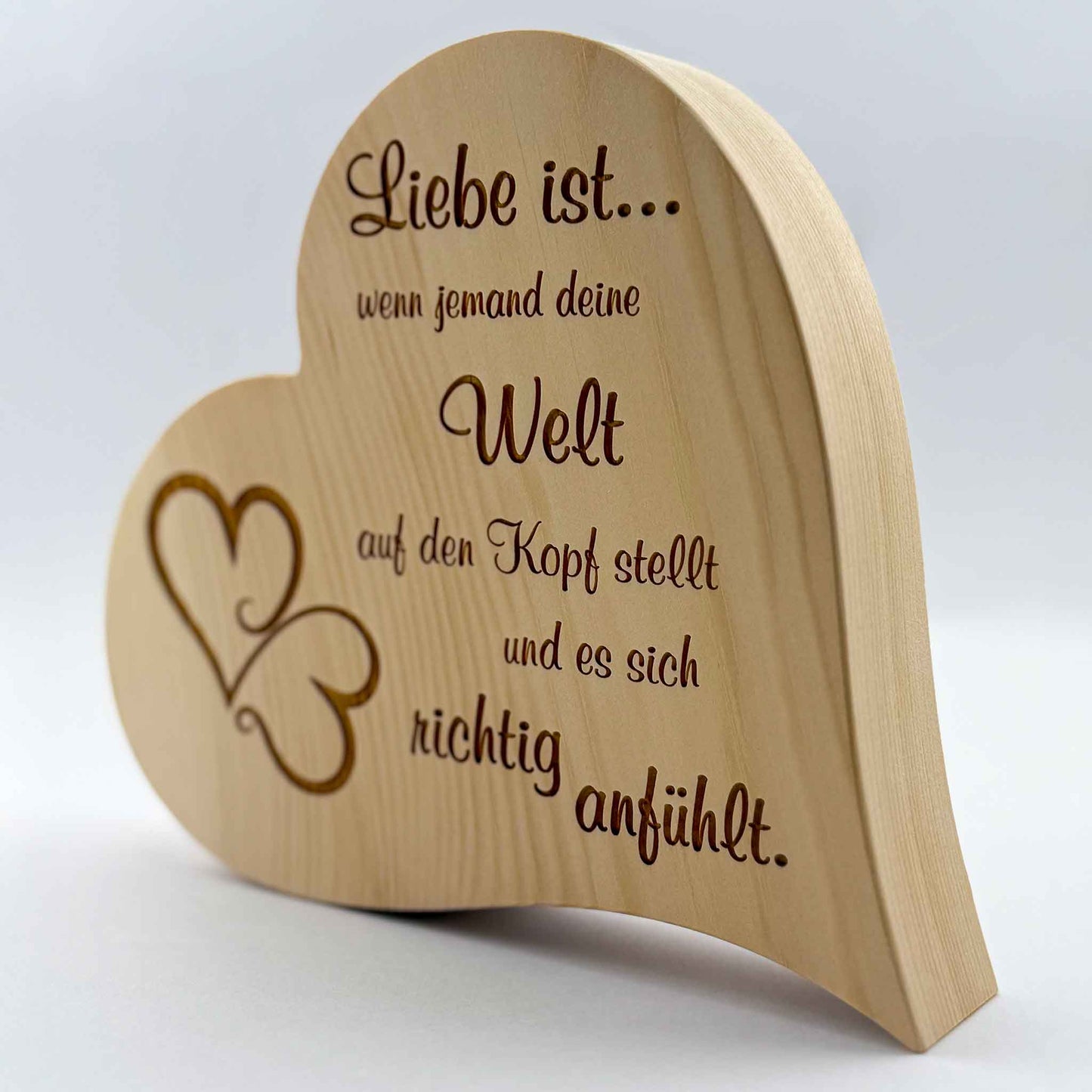 Zirbenherz mit Gravur "Liebe ist wenn jemand deine Welt ..." - Ellmauer Zirbenwelt