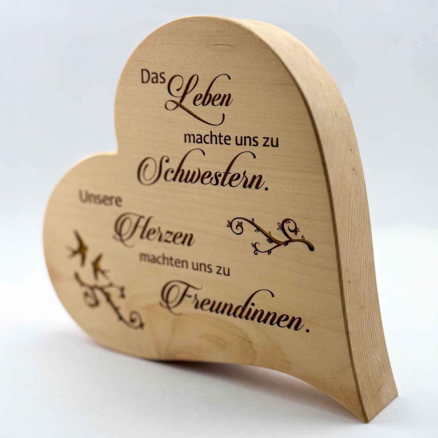 Zirbenherz mit Gravur " Das Leben machte uns zu Schwestern ..." - Ellmauer Zirbenwelt