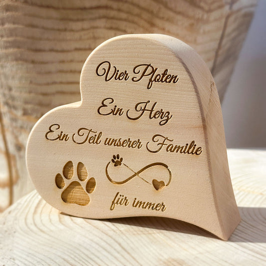 Zirbenherz mit Gravur "Vier Pfoten"