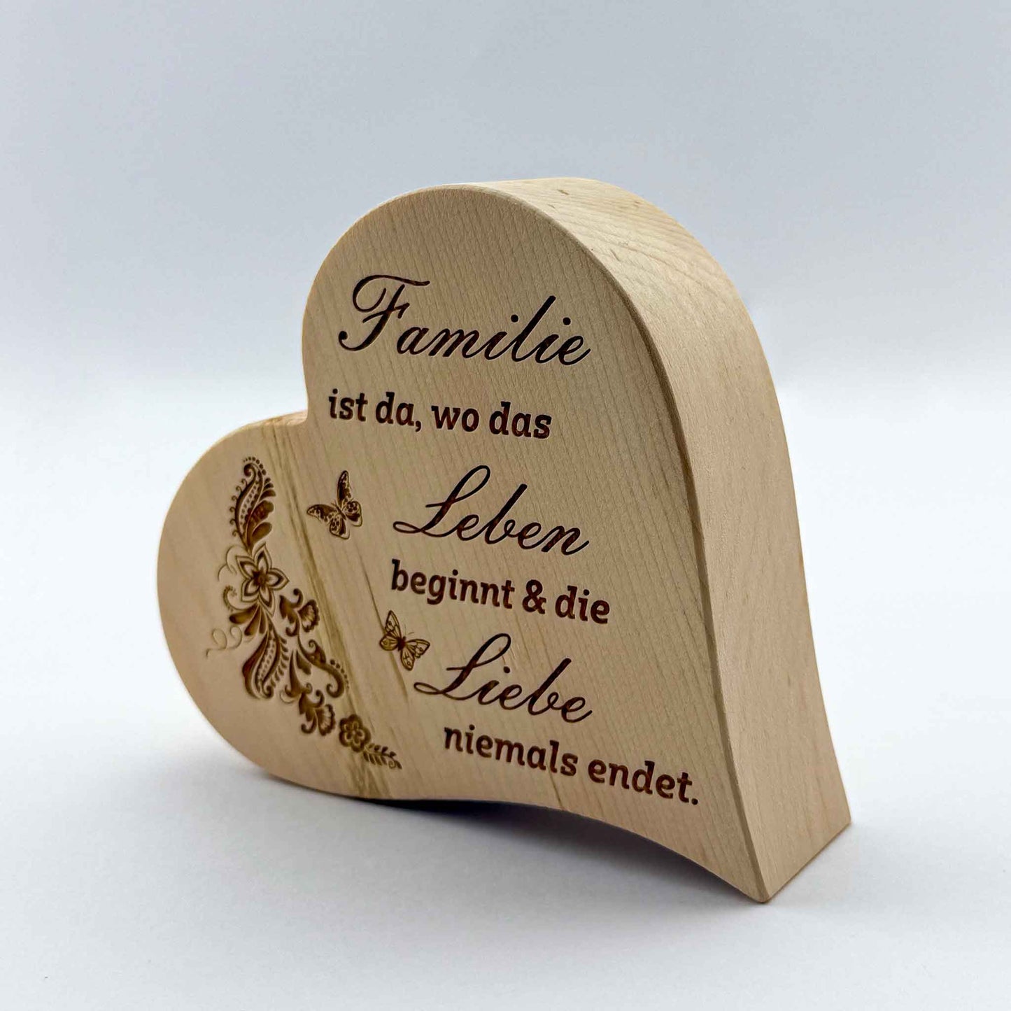 Zirbenherz mit Gravur " Familie ist da, wo das Leben beginnt ..." - Ellmauer Zirbenwelt