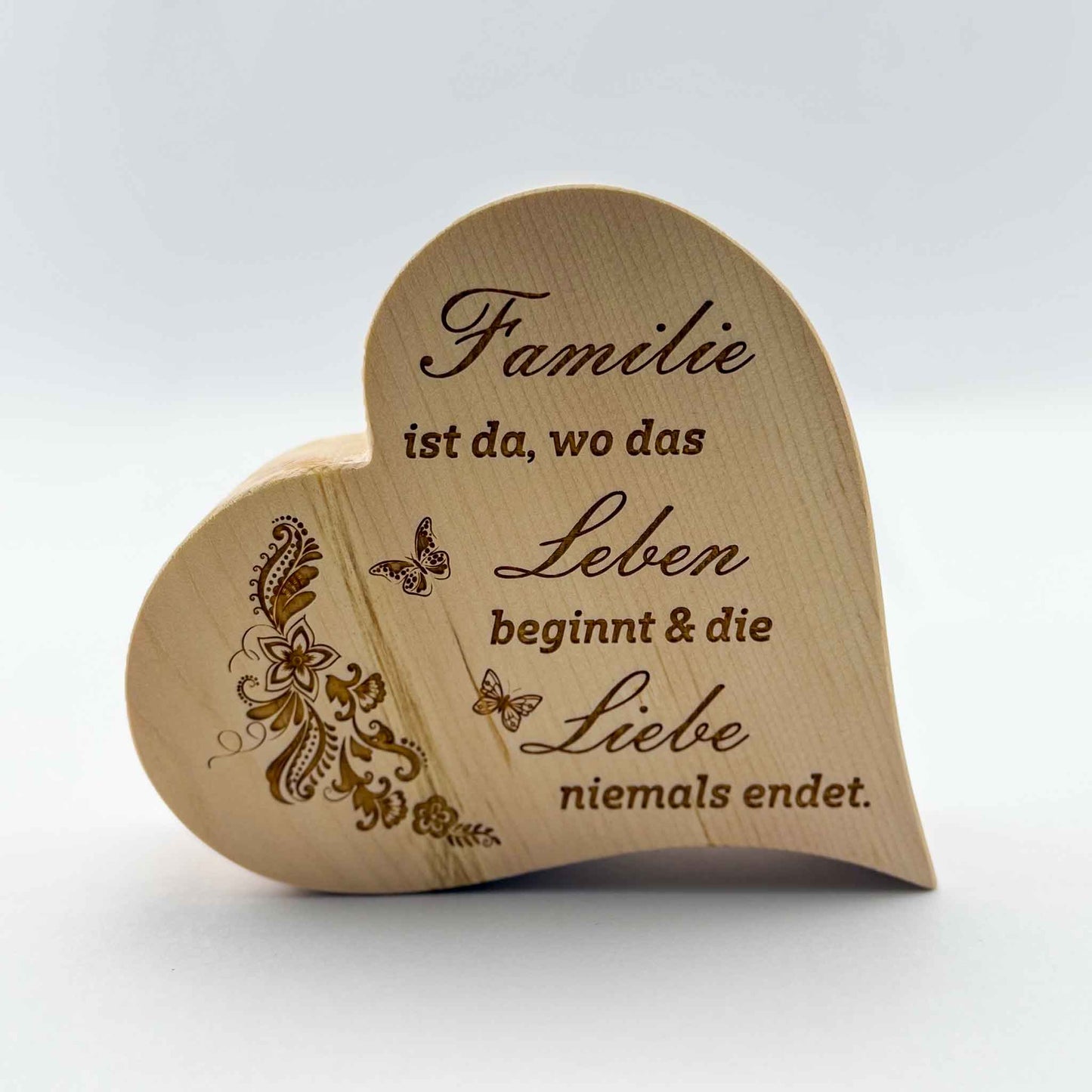 Zirbenherz mit Gravur " Familie ist da, wo das Leben beginnt ..." - Ellmauer Zirbenwelt