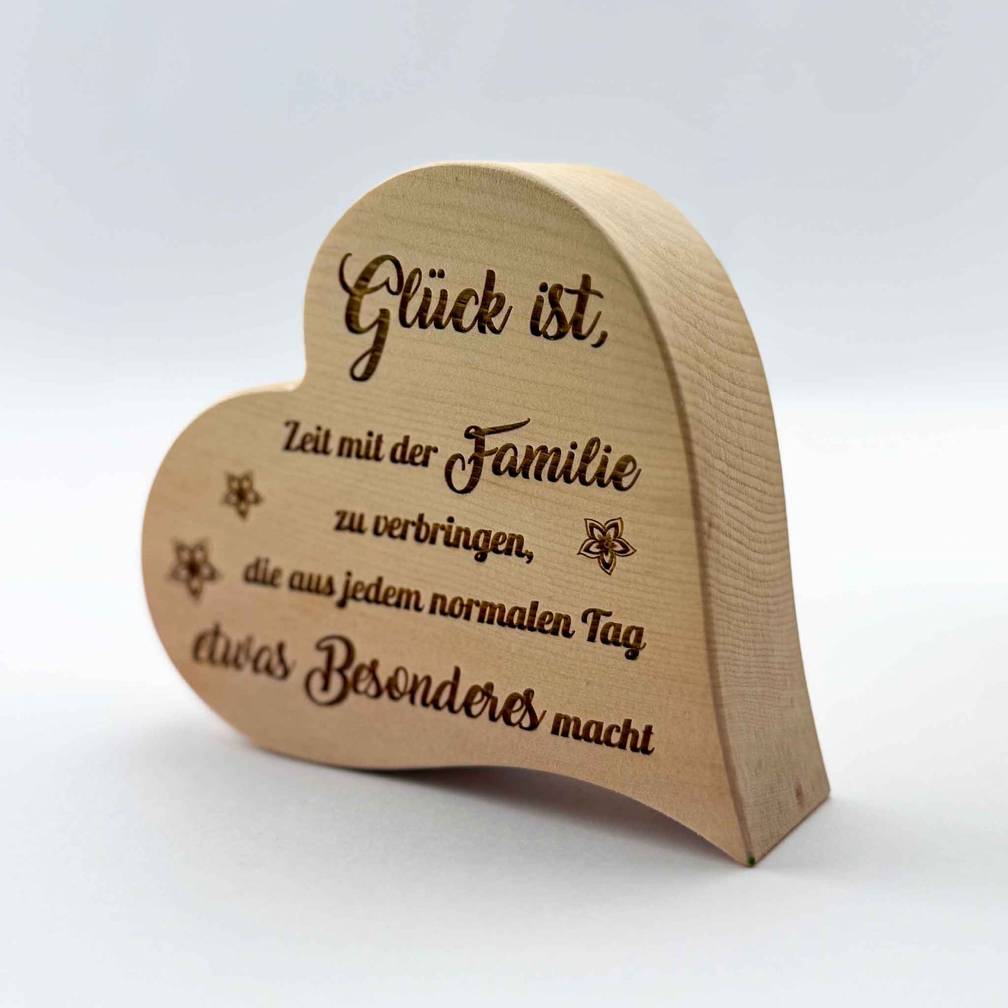 Zirbenherz mit Gravur "Glück ist, Zeit mit der Familie ..." - Ellmauer Zirbenwelt