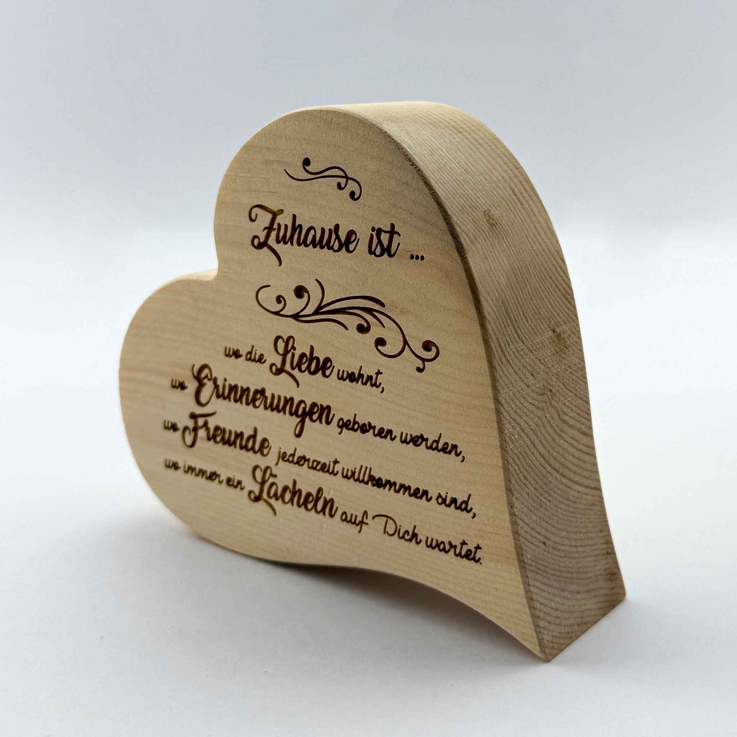 Zirbenherz mit Gravur "Zuhause ist ..." - Ellmauer Zirbenwelt
