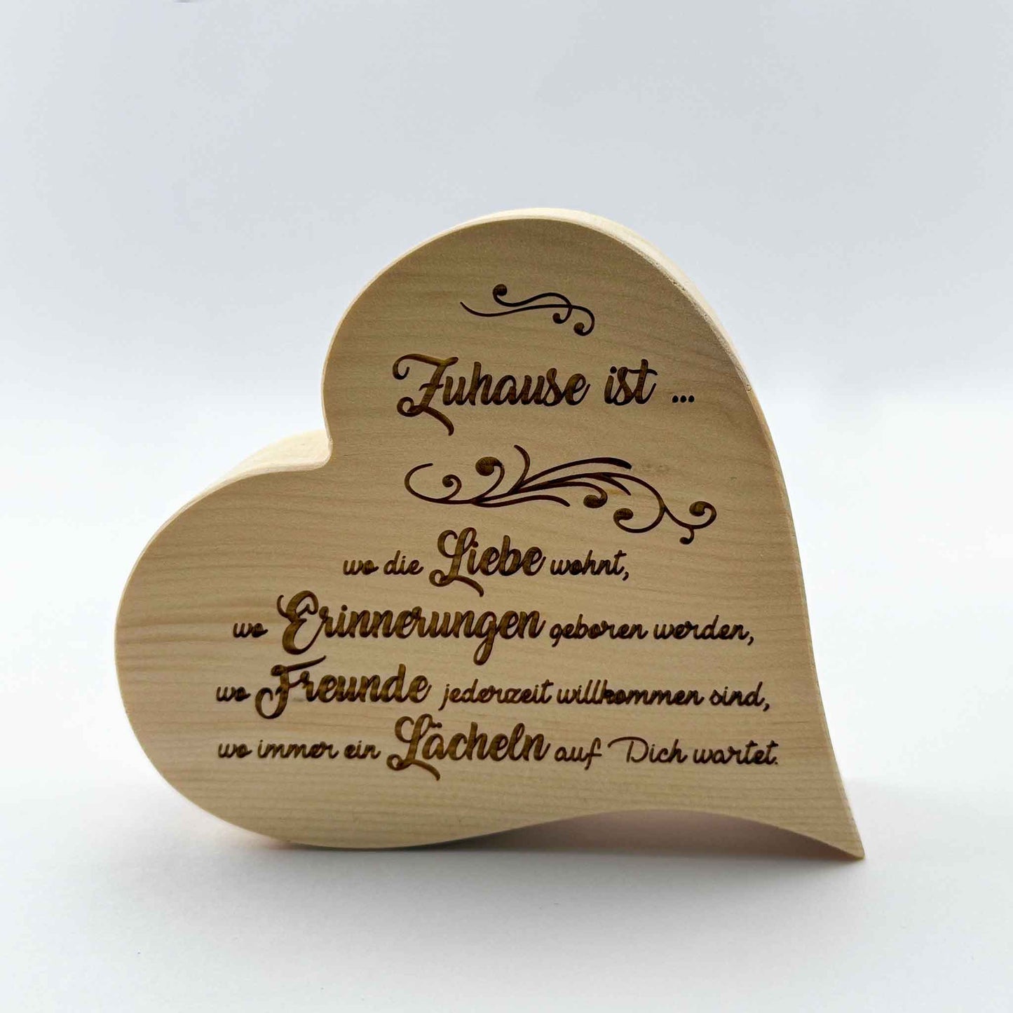 Zirbenherz mit Gravur "Zuhause ist ..." - Ellmauer Zirbenwelt