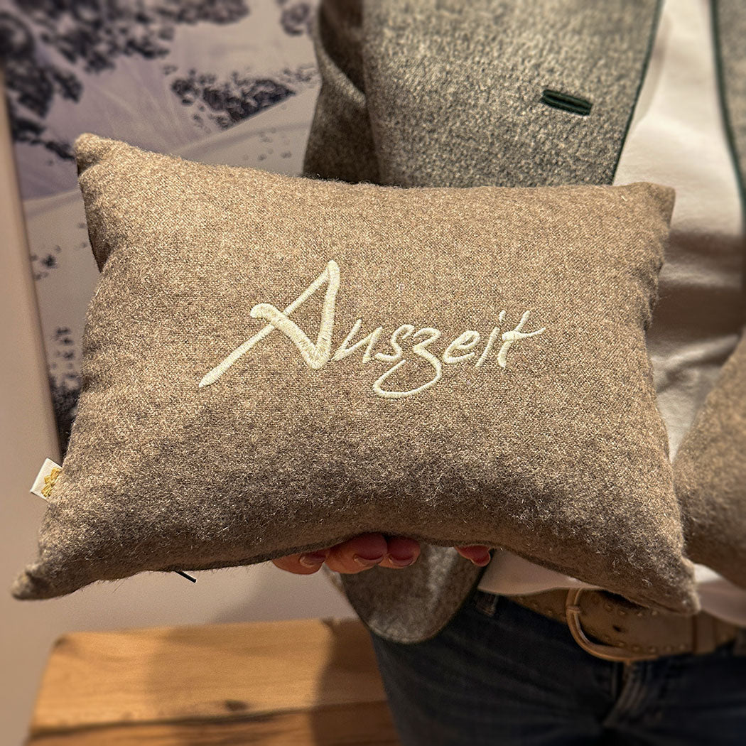 "Auszeit" Design-Zirbenkissen Taupe