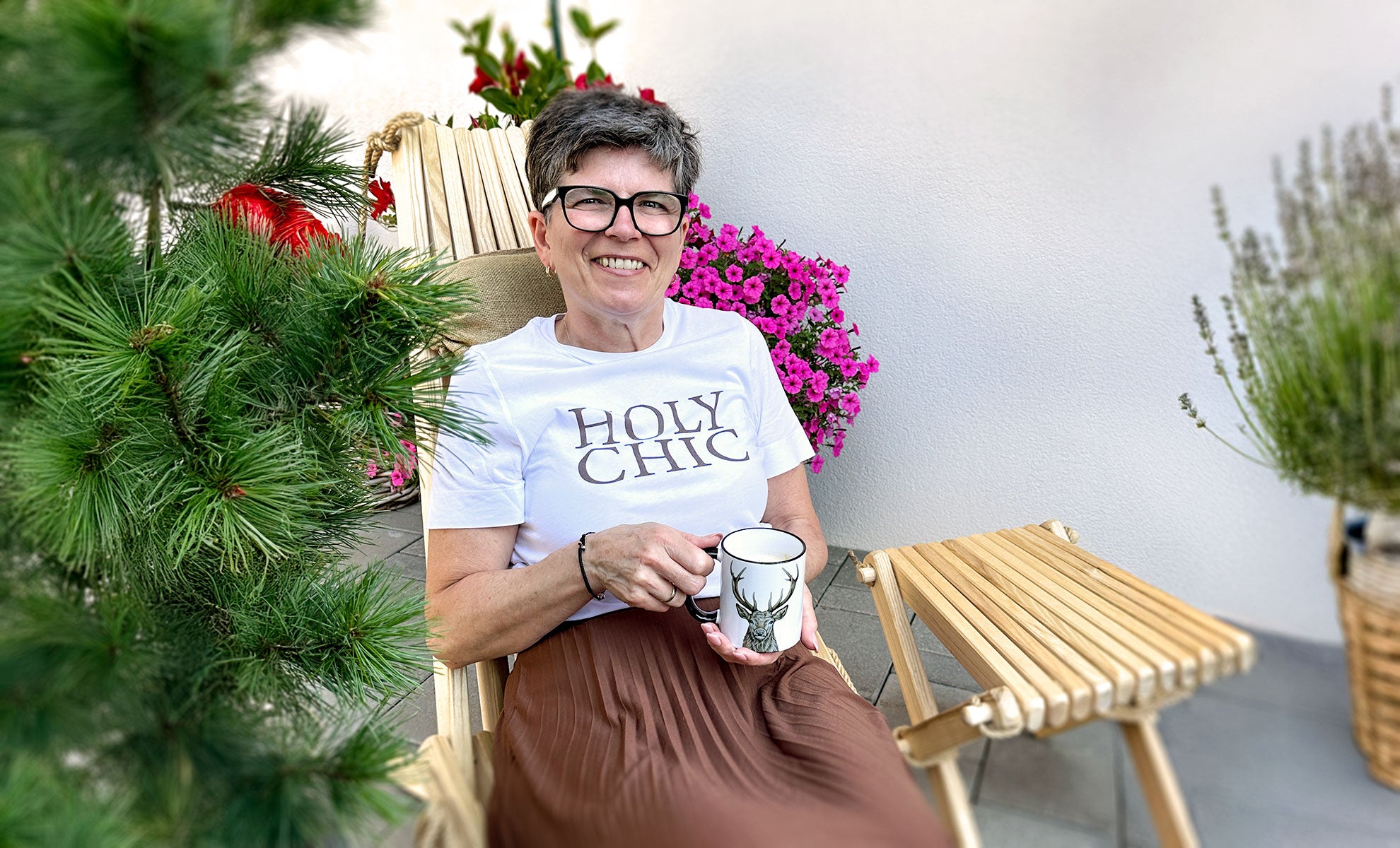 Elfriede im Liegeplatz mit Kaffee
