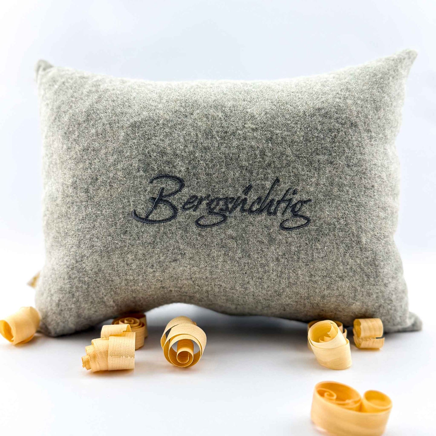 "Bergsüchtig" Design-Zirbenkissen - Ellmauer Zirbenwelt