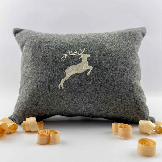 "Hirsch" Design-Zirbenkissen Basaltgrau - Ellmauer Zirbenwelt