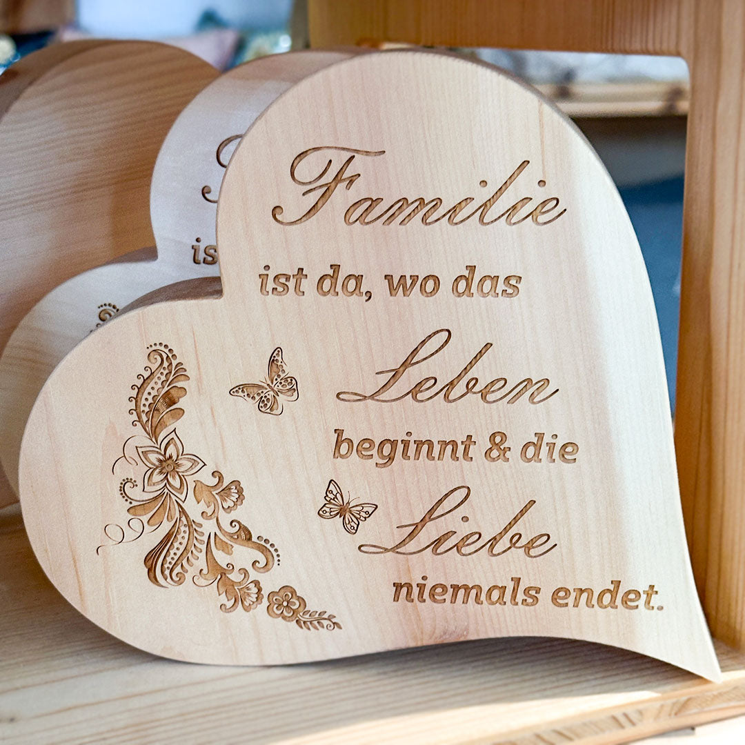 Zirbenherz mit Gravur " Familie ist da, wo das Leben beginnt ..." - Ellmauer Zirbenwelt