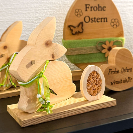 Dekorativer Osterhase mit Osterei - Ellmauer Zirbenwelt