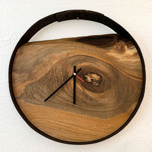 Wanduhr mit Metallfassung