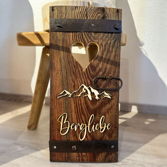 Fensterladen aus Altholz „Bergliebe“
