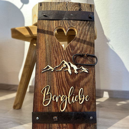 Fensterladen aus Altholz „Bergliebe“