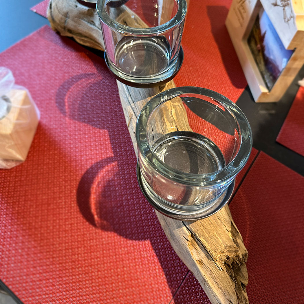 Ast aus Eichenholz mit Gläsern