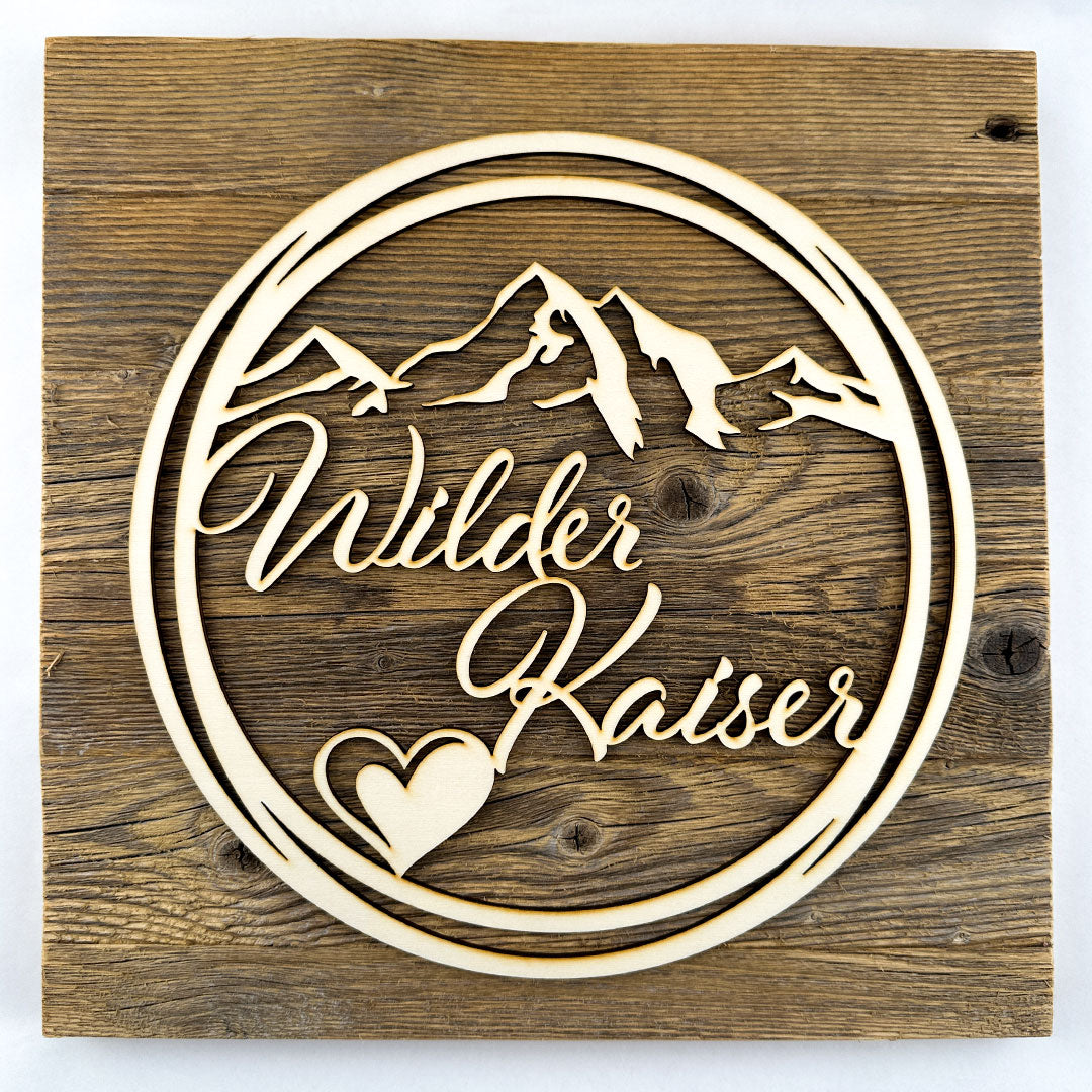 Deko-Loops auf Altholzplatte "Wilder Kaiser"