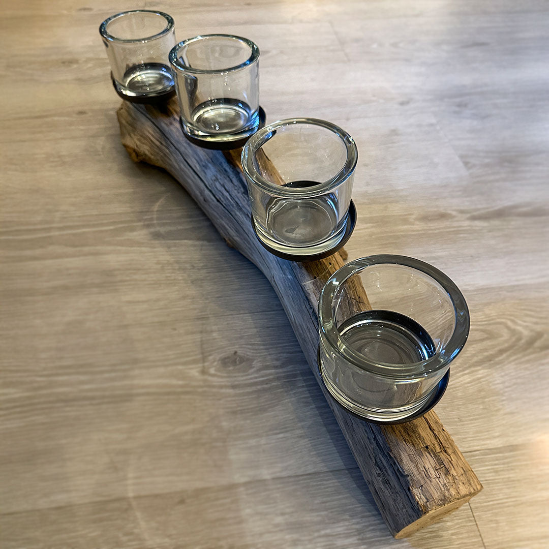 Ast aus Eichenholz mit Gläsern