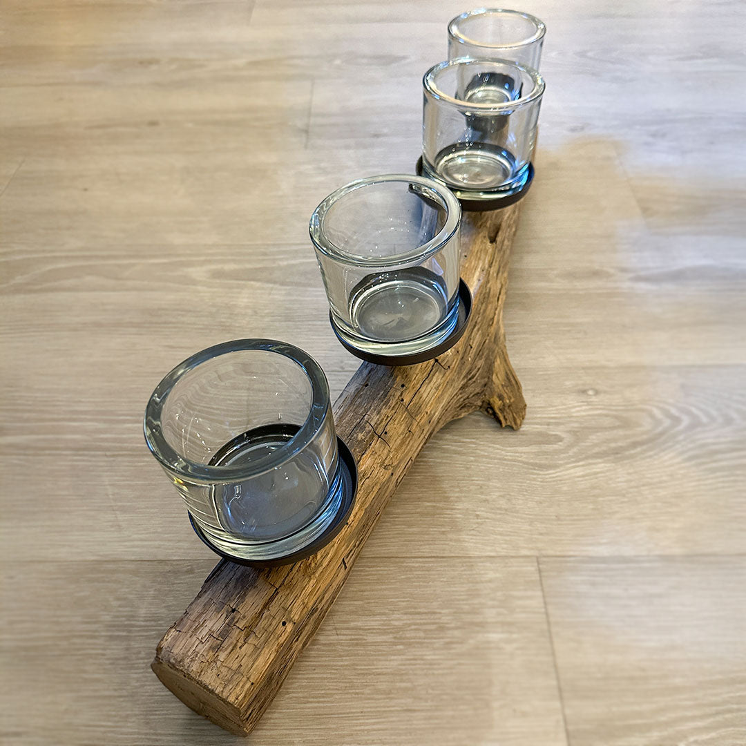 Ast aus Eichenholz mit Gläsern