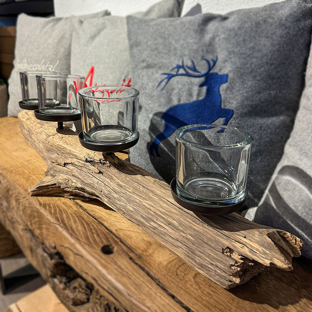 Ast aus Eichenholz mit Gläsern