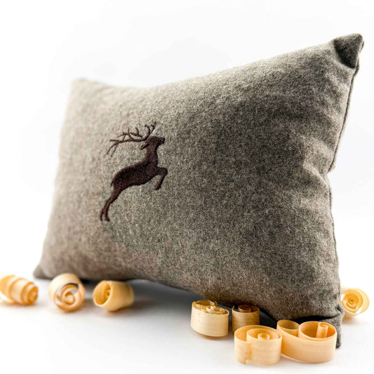 "Hirsch" Design-Zirbenkissen Kastanie/Taupe