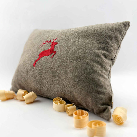 "Hirsch" Design-Zirbenkissen Feuerrot/Taupe 