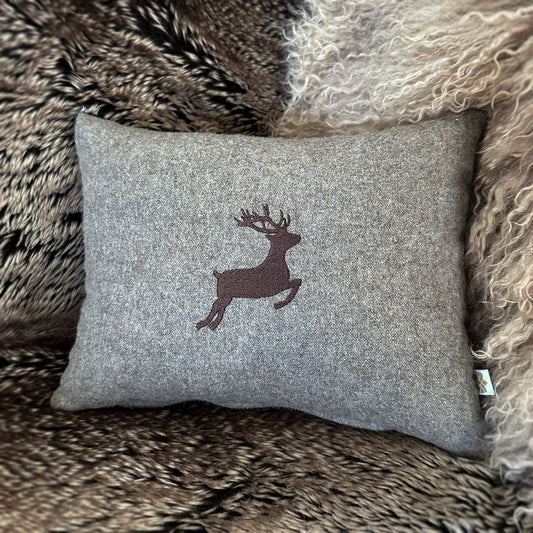 "Hirsch" Design-Zirbenkissen Taupe - Ellmauer Zirbenwelt