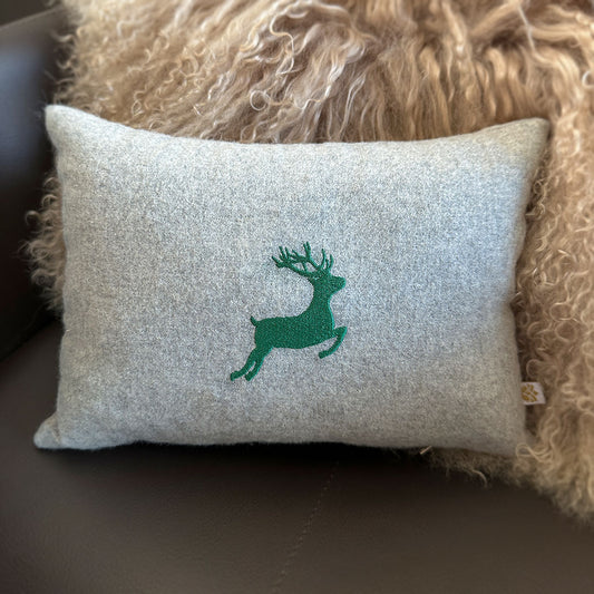 "Hirsch" Design-Zirbenkissen Moosgrün/Silbergrau