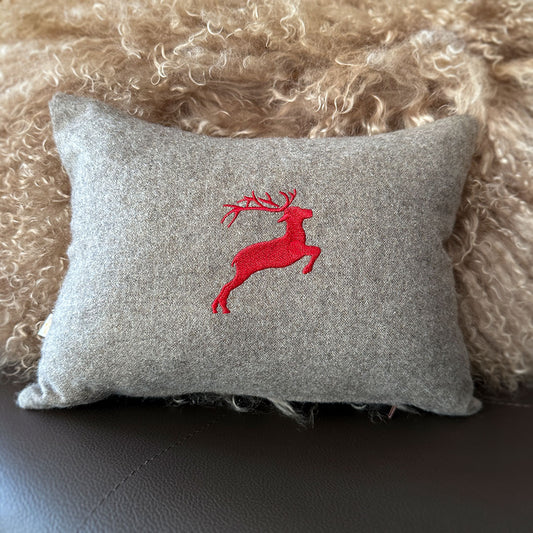 "Hirsch" Design-Zirbenkissen Feuerrot/Silbergrau 