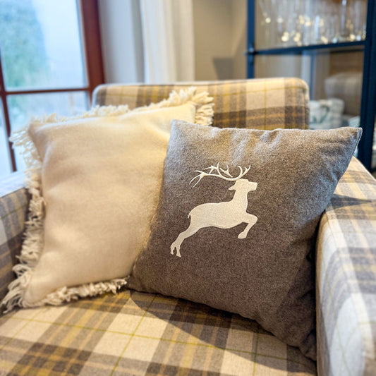 "Hirsch" Designkissen Naturweiß - Ellmauer Zirbenwelt