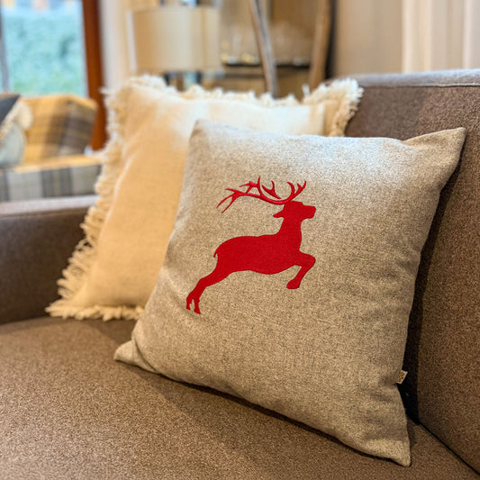 "Hirsch" Designkissen Feuerrot - Ellmauer Zirbenwelt