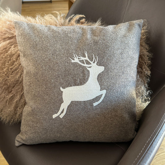"Hirsch" Designkissen Naturweiß - Ellmauer Zirbenwelt
