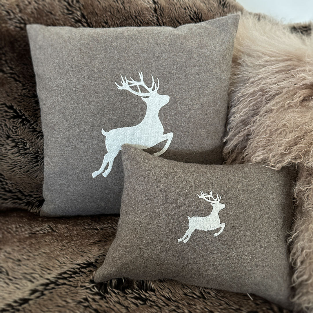 "Hirsch" Designkissen Naturweiß - Ellmauer Zirbenwelt