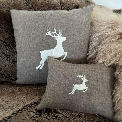 "Hirsch" Designkissen Naturweiß - Ellmauer Zirbenwelt
