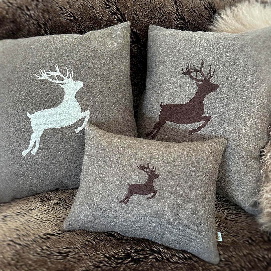 "Hirsch" Designkissen Naturweiß - Ellmauer Zirbenwelt