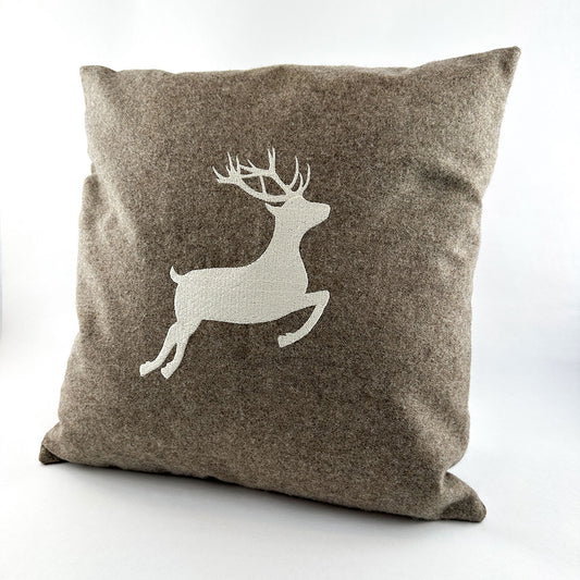 "Hirsch" Designkissen Naturweiß - Ellmauer Zirbenwelt