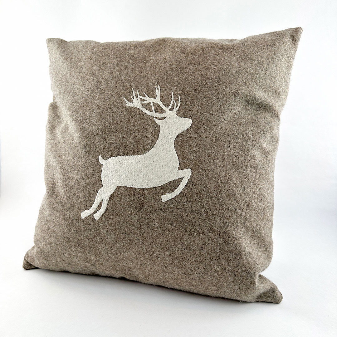 "Hirsch" Designkissen Naturweiß - Ellmauer Zirbenwelt