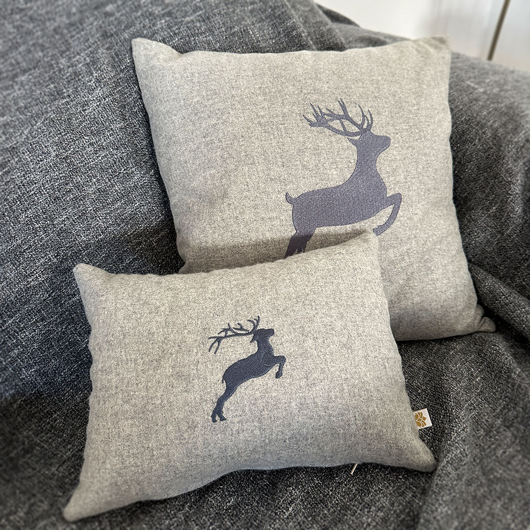 "Hirsch" Design-Zirbenkissen Anthrazit/Silbergrau