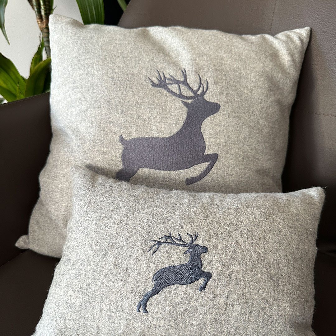 "Hirsch" Design-Zirbenkissen Anthrazit/Silbergrau