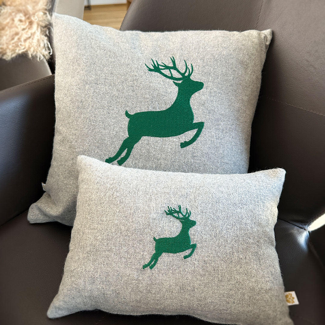 "Hirsch" Design-Zirbenkissen Moosgrün/Silbergrau