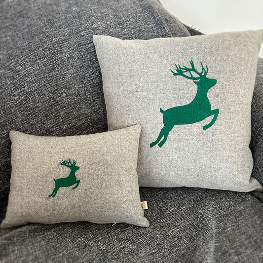 "Hirsch" Design-Zirbenkissen Moosgrün/Silbergrau