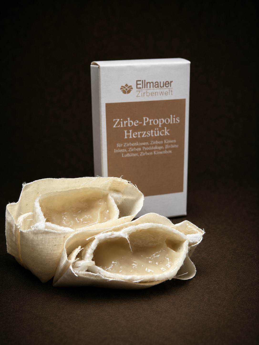 PREMIUM Zirben-Kopfkissen – geeignet zum Schlafen inkl. Herzstück und Spray