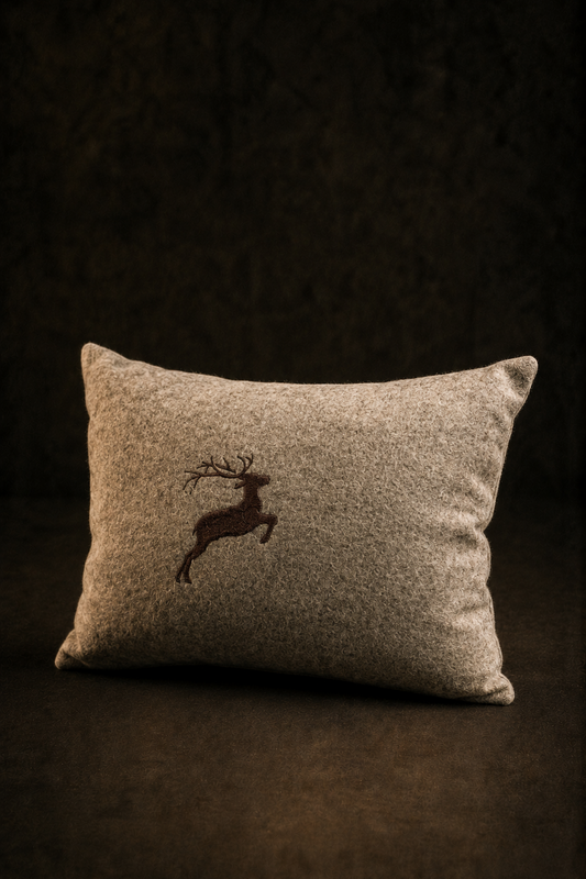 "Hirsch" Design-Zirbenkissen Taupe