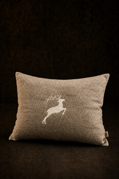 "Hirsch" Design-Zirbenkissen Taupe