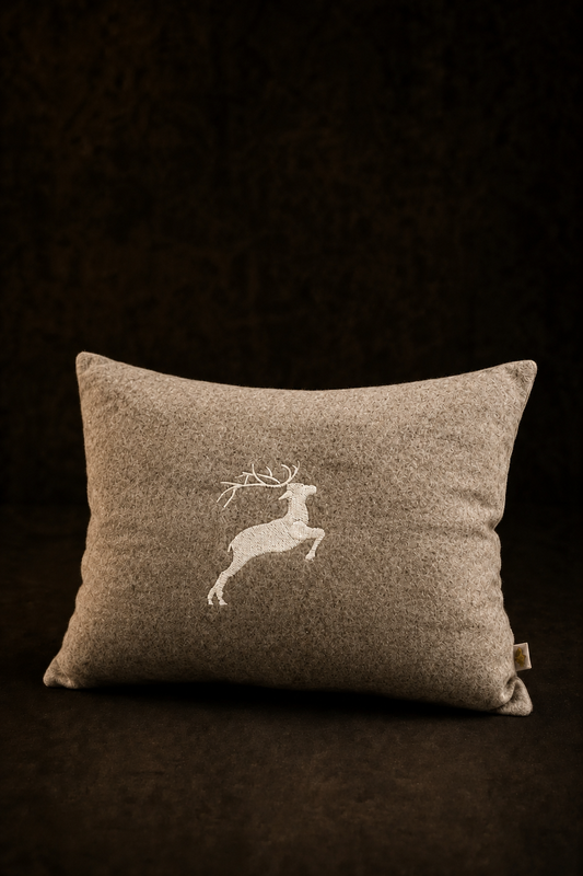 "Hirsch" Design-Zirbenkissen Taupe